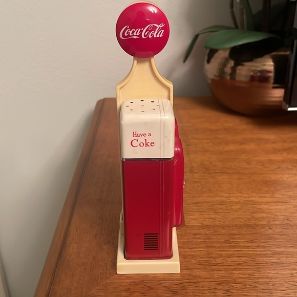 Vintage Collectibles 1993 Coca Cola Salt & Pepper Shaker Set Gas Pump w/Holder - Picture 6 of 13